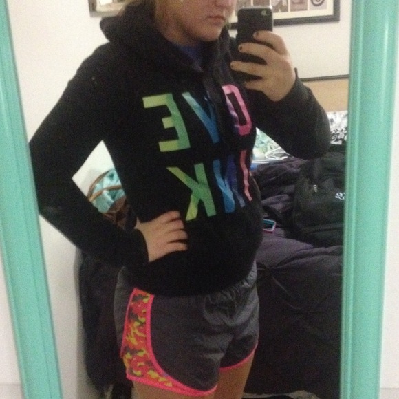 Victoria secret sweatshirt - Picture 3 of 4