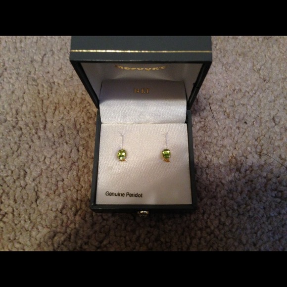 14kt gold peridot hoop earrings