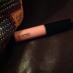 MAC lipgloss in underage