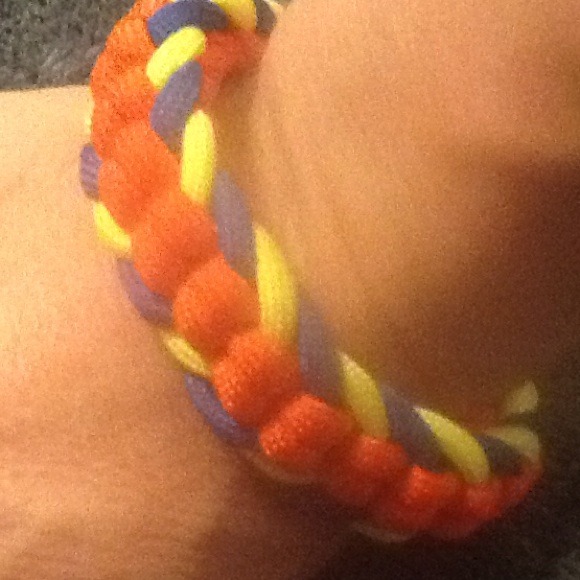 Handmade paracord bracelet - Picture 3 of 3