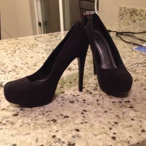 Kardashian Kollection 4 1/2 inch black heels
