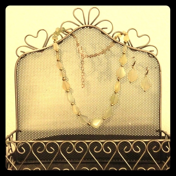 Jade gold tone necklace and matching earrings