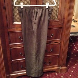 Dark olivegreen suede like pants Side slit pocket