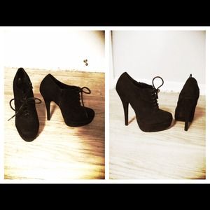 🚫TRADED Black Suede Stiletto Booties🚫