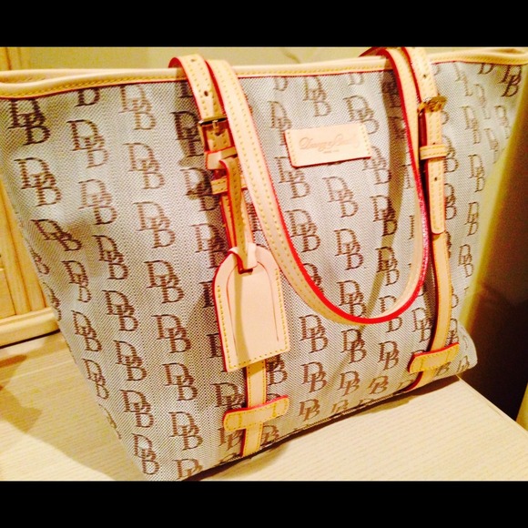 SOLD on TRADESY D&B&BEast /West Shopper NWT
