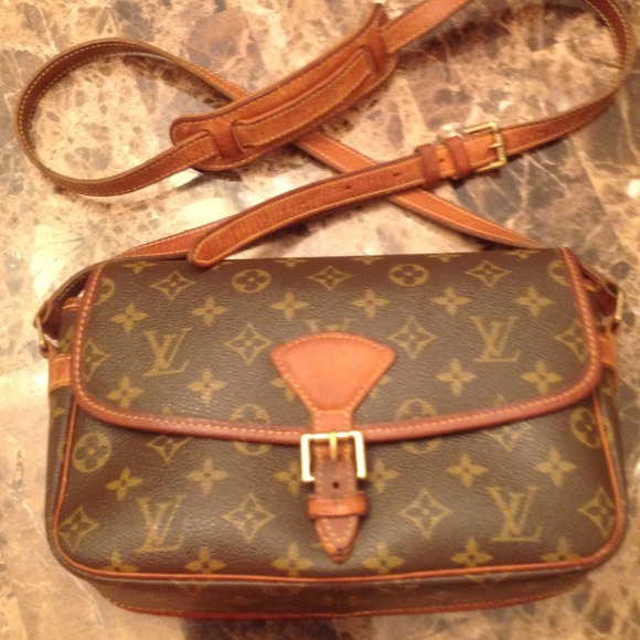 LV BAG TO AUTHENTICATE