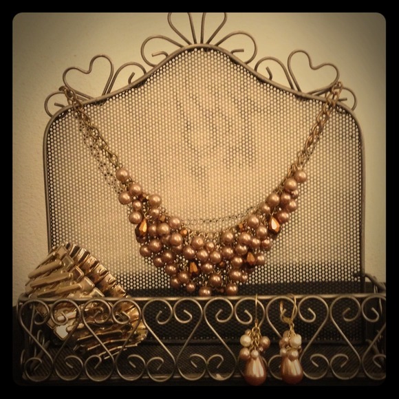 Brown pearls earrings, necklace, bracelet combo.