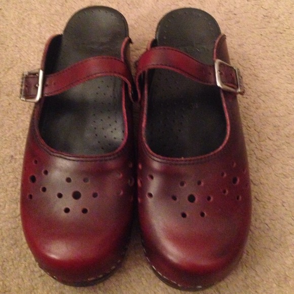 BRAND-NEW Dansko Clogs
