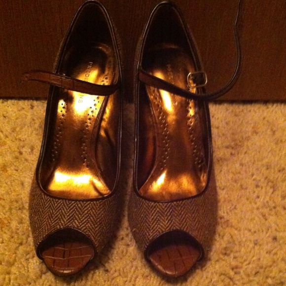 Brown and tan fabric Predictions