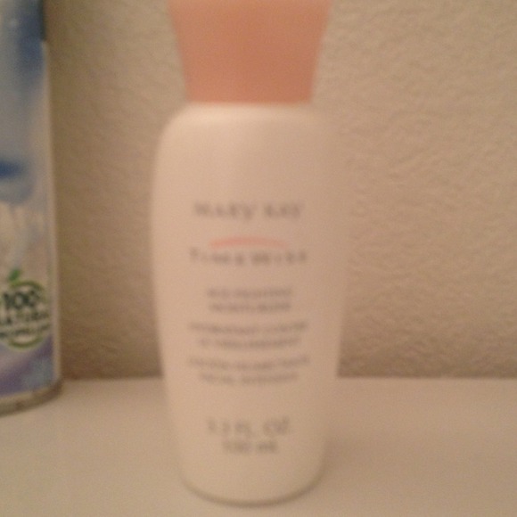 Mary Kay Age Fighting Moisturizer