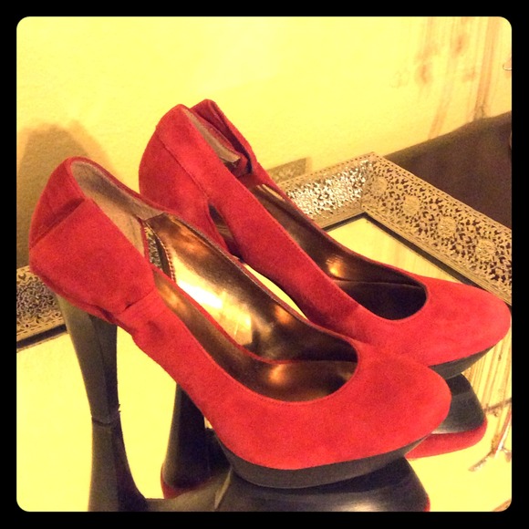 Red Jessica Simpson pumps