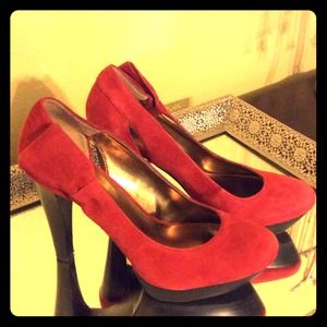 Red Jessica Simpson pumps