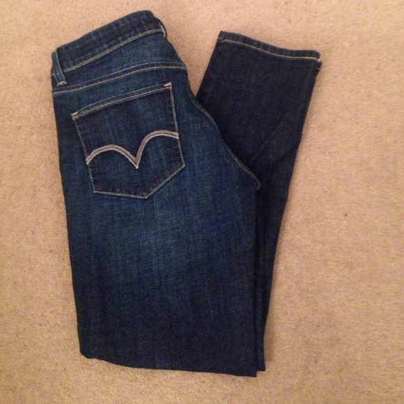 Levi's Mid Rise Skinny Jeans!