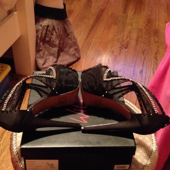 MUST SELL!!!! Stiletto heels 👠👠 - Picture 3 of 4