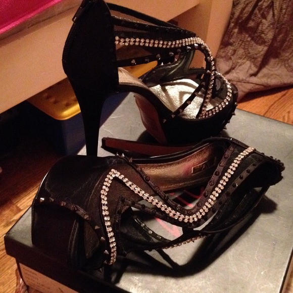 MUST SELL!!!! Stiletto heels 👠👠 - Picture 4 of 4