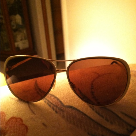 🌾White aviators🌾with a nice tan lens :) - Picture 3 of 4