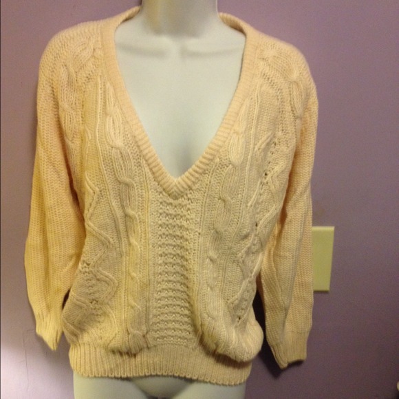 🚫SOLD🚫Cream V neck sweater