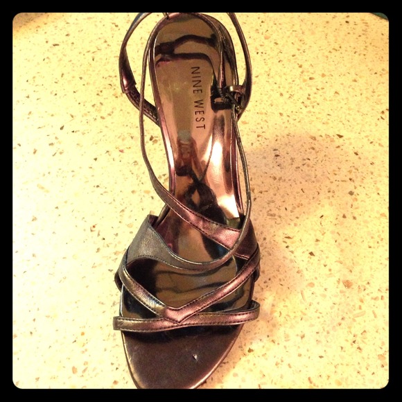 Nine West pewter strappy sandals