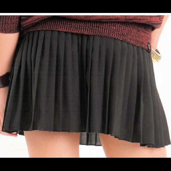 ❌Sold in bundle❌ Black Pleated Mini Skirt - Picture 3 of 3