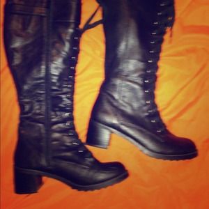 REDUCED! Edgy black leather boots