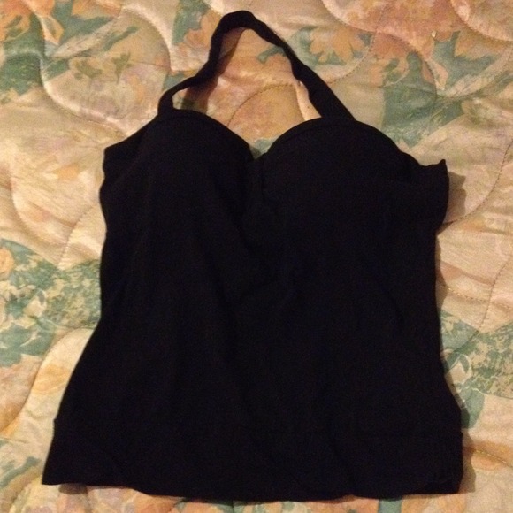 🚫On Hold for @sara95831🚫 Halter top!