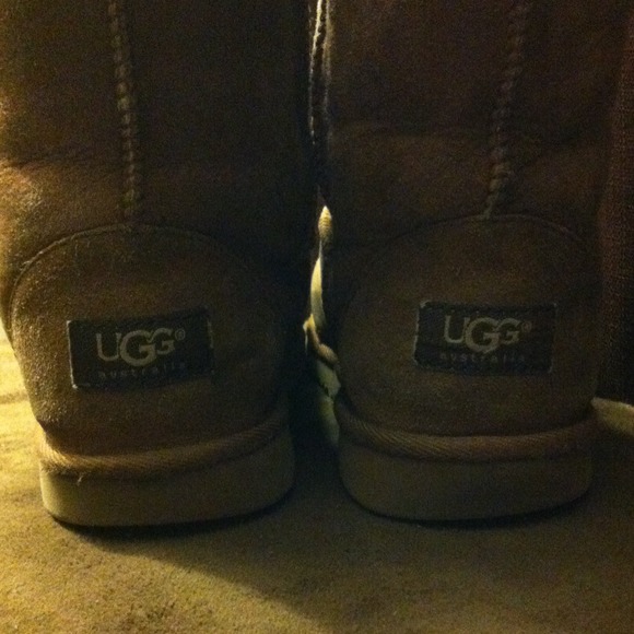 Pre-owned UGGs (Big Kids)