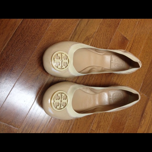 Tory burch Caroline flats!!