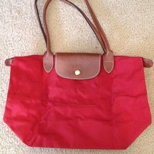 100% AUTHENTIC Red longchamp le pliage medium