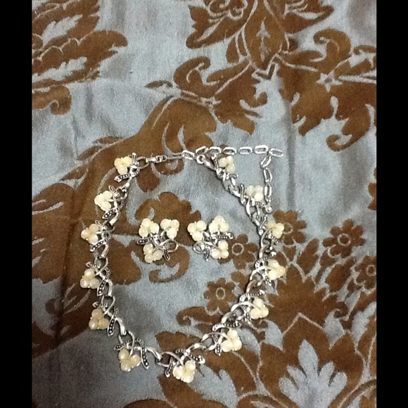 Necklace and earring