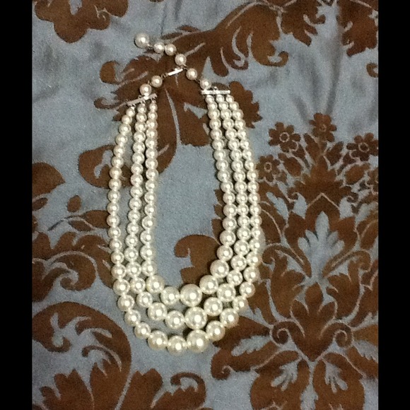 White pearl necklace