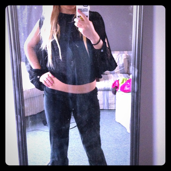 🚫SOLD🚫 Sheer black split sleeve/back tie top.