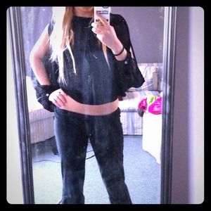 🚫SOLD🚫 Sheer black split sleeve/back tie top.