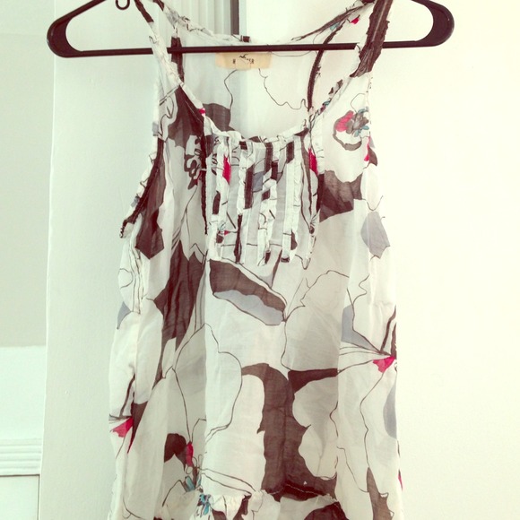 ❌Sold locally!❌ Hollister floral top!