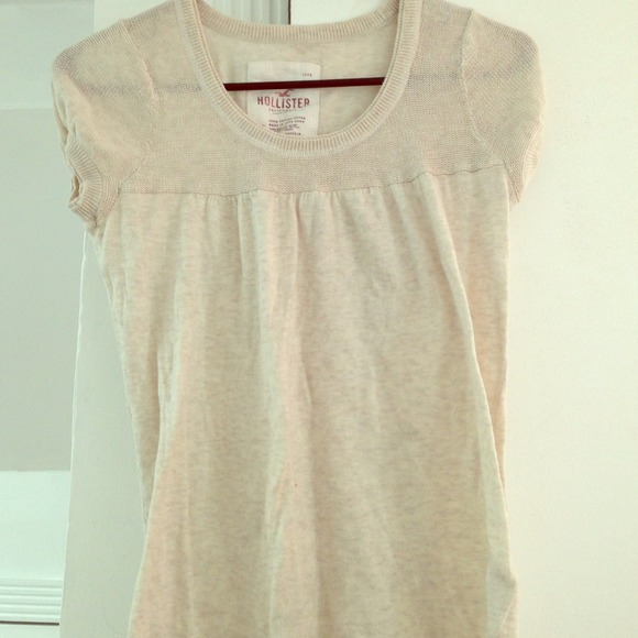 ❌Sold locally!❌ Hollister cream burn out top!