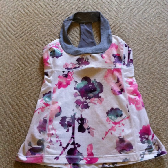 lululemon athletica Other - Lululemon size 6  great condition