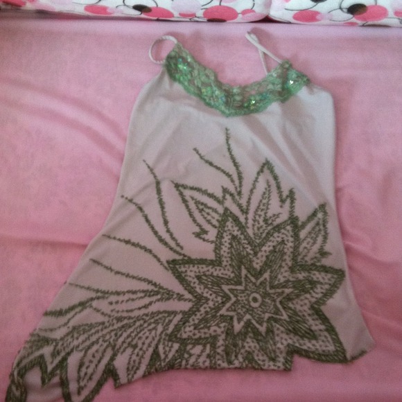 ⭐Green beaded top⭐