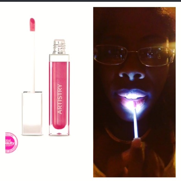 LIGHT UP LIPGLOSS