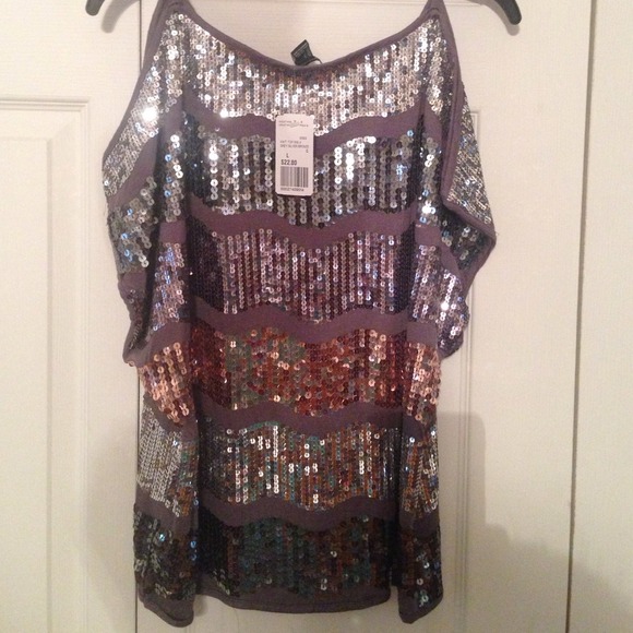 Sequence shirt size L