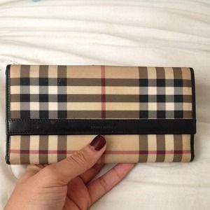 💯 Authentic Burberry Wallet