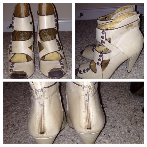 Seychelles ivory unique heel
