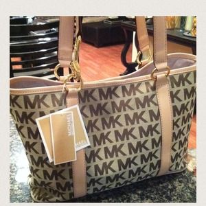 New Authentic Michael Kors handbag...