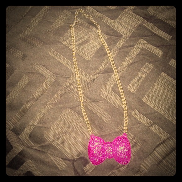 Pink bow gold chain - Picture 1 of 1