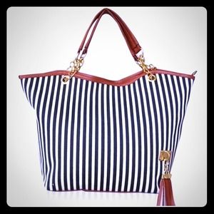 Striped handbag .