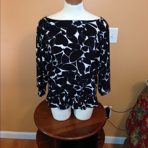 Versatile black and white top