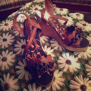 Size 8 (on the small side though) wedge.