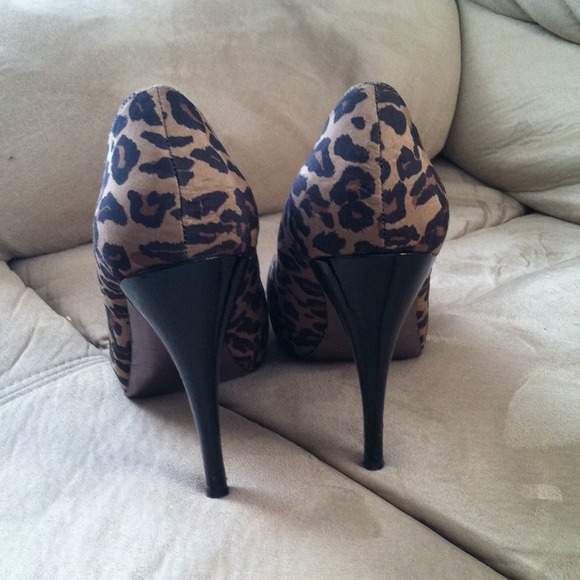 Leopard print 6" heels - Picture 2 of 2