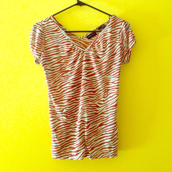 Gently used New York & company shirt!
