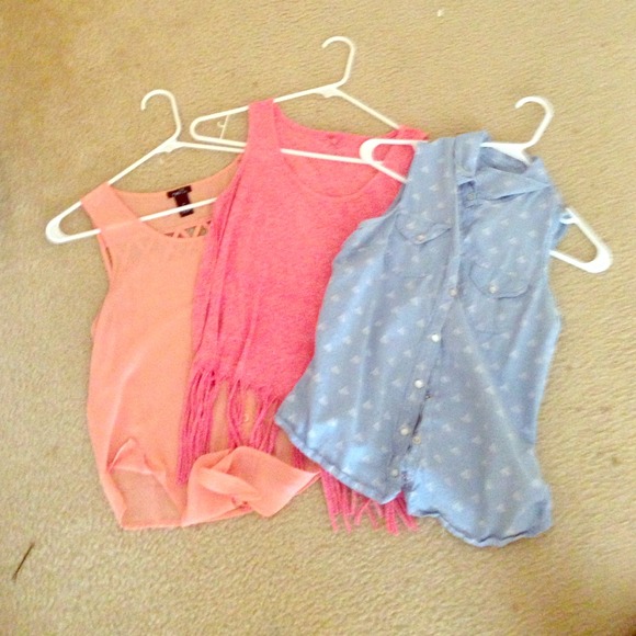 Three Rue 21 tanks!