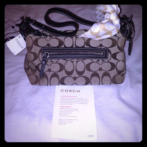 💥HOLD💥 for @smkarsama Coach small hand bag