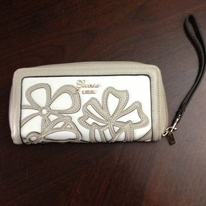 Brand new guess wallet
